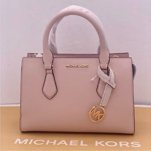 Michael Kors Small Sheila Center
Zip Satchel Crossbody Bag Pink